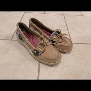 Women’s Sperry size 6.5.